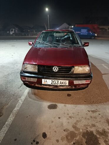 Volkswagen: Volkswagen Vento: 1993 г., 1.8 л, Механика, Бензин, Седан — 10