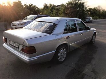 тягач мерс: Mercedes-Benz E 230: 1992 г., 2.3 л, Механика, Бензин, Седан