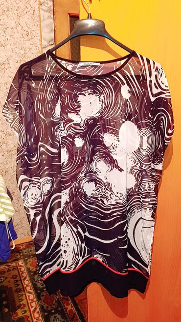 Köynək və bluzalar: S ölçü.Cox az geyinilib.demek olar tezedir.on manata qədər mal — 12