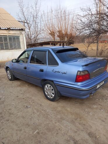 runx alex: Автомобиль Daewoo Nexia синего цвета с кузовом седан. Модель оснащена