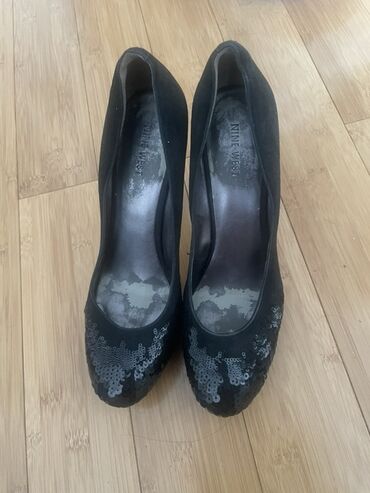 Tuflilər: Hamsi xaricden alinib.39,5/40 razmer Qırmızı və qara yüksək dabanlı — 7