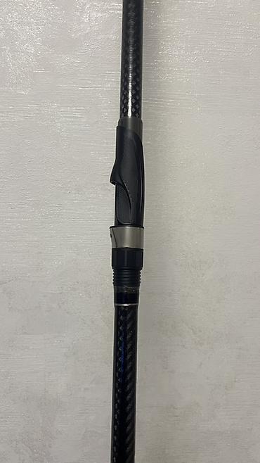 balıqcı geyimi: Teleskopik balıqçı çubuğu - Uzunluq: 3.90 m (üzərində qeyd: LENGTH — 4