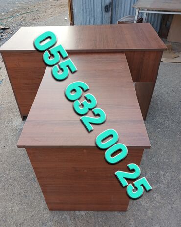 mudur stolu: Yeni, Müdir üçün, Kvadrat masa