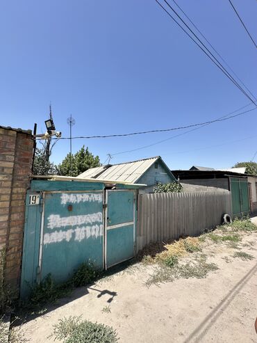 тоголок молдо фрунзе: Дом, 60 м², 3 комнаты, Собственник, Старый ремонт