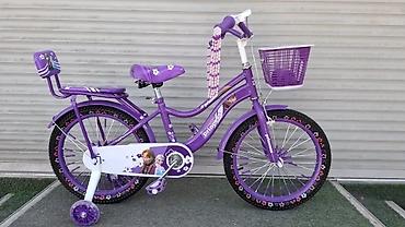 Детские велосипеды: Детский велосипед в синем цвете, оснащенный дополнительными боковыми — 11