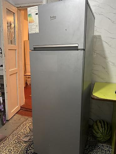 Бытовая техника: Холодильник Beko, двухкамерный, серебристый цвет (серый металлик) — 1