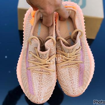 Patike: Yeezy modeli od 36 do 46 za samo 4000 din
pb — 9