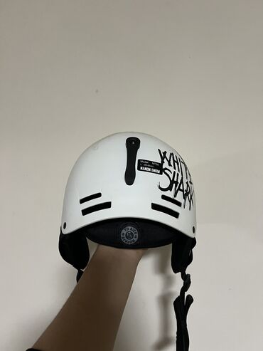 Лыжные ботинки: Продаю качественные лыжи. Подарили в прошлом году, использовал всего — 9