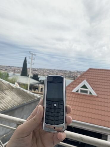 işlenmiş telefonların satışı: Vertu Constellation