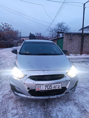 Hyundai: Hyundai Solaris: 2012 г., 1.6 л, Механика, Газ, Седан