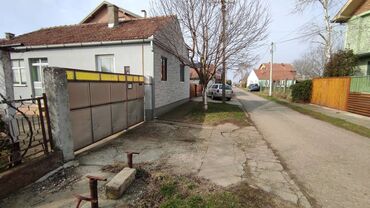 Kuće na prodaju: Prodajem kuću sa pripadajućim zemljištem i pomoćnim objektima, ukupne — 1