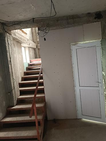 Продажа коттеджей и домов: Сдаётся капитальный двухэтажный дом на огороженном участке. Основные — 8