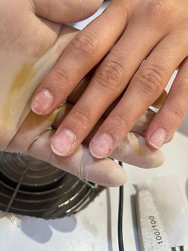 Xidmətlər: Naida Nails – “Gözəllik əllərinizdə” Xidmətlər: - Klassik və aparat — 10