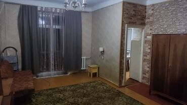 дом филармония: 2 комнаты, 52 м², Сталинка, 2 этаж, Старый ремонт