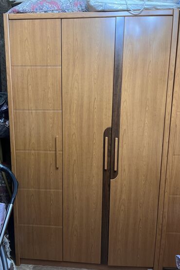 цена шкафа для одежды: Продаю 2 шкафа