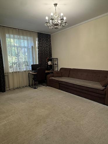 2 уровне: Планировка и интерьер: - Светлая кухня с гарнитуром: верхние и нижние — 8