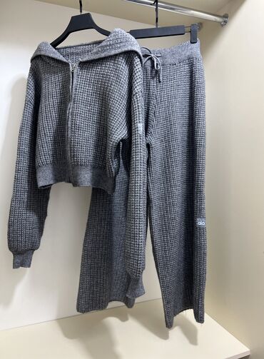 gümüş qiyməti 2023: Alo takim kapshonlu.
Yeni! S Olchu (etiketsiz) 140azn