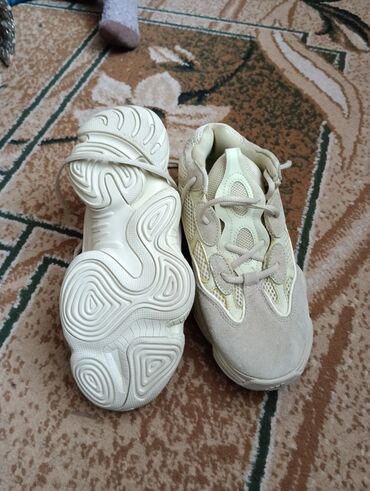 кроссовки nike air jordan 4: Продаю новые кроссовки от фирмы адидас оригинал. подарок привезенные
