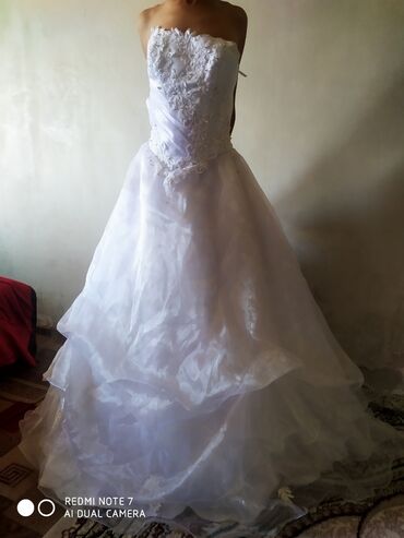 белая платье: Вечернее платье, Пышное, Длинная модель, С рукавами, Открытая спина, L (EU 40)