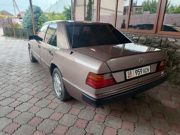 на мерседес 202: Mercedes-Benz W124: 1993 г., 2 л, Механика, Бензин, Седан