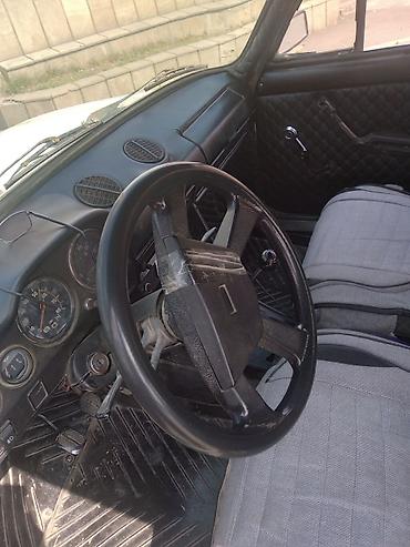 sur mikrofon: VAZ 2106, ağ rəng, sedan Xüsusiyyətlər: - Kuzov: 4 qapılı sedan, ağ — 4