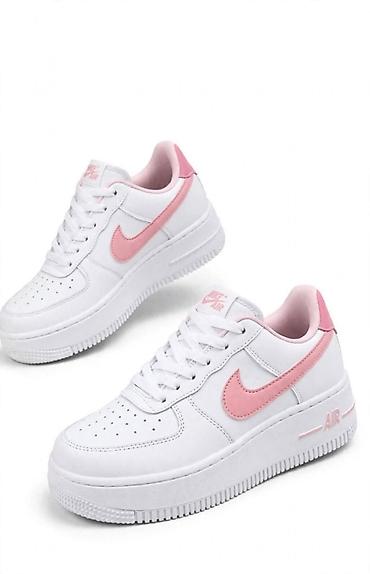 sljokicaste patike: Nike Air sportske patike – bele sa svetloružičastim detaljima - Model — 1