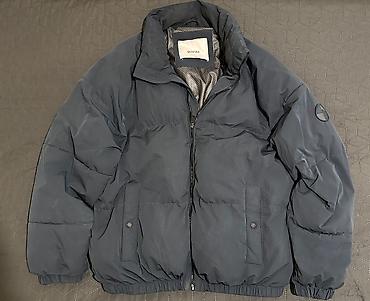 qiş: Bershka kişi puffı şişmə qış gödəkçəsi - Rəng: tünd boz/navy - Model — 1