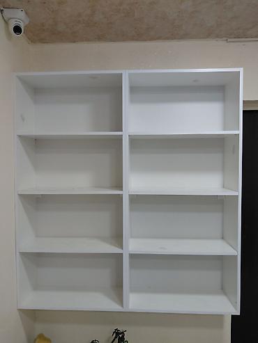 et mehsullari: Ağ rəngli, divara quraşdırılan açıq tip rəf sistemi. Mebel iki şaquli — 3