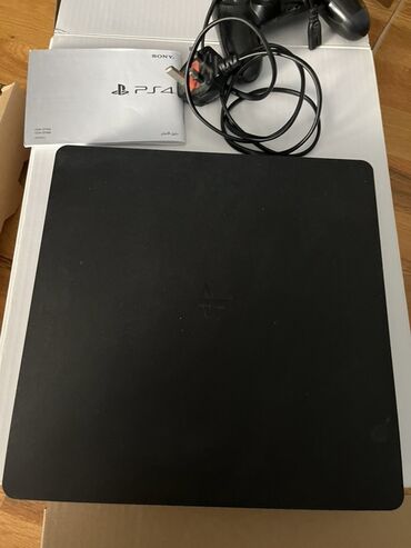 PS4 (Sony Playstation 4): Sony PlayStation 4 slim 500gb ela veziyyetde300azn