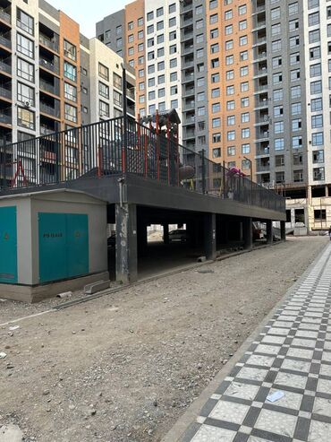 азамат авто базары батир сатылат: 2 бөлмө, 81 кв. м, 108-серия, 4 кабат, ПСО (өзү оңдоп түзөтүп бүтүү үчүн)