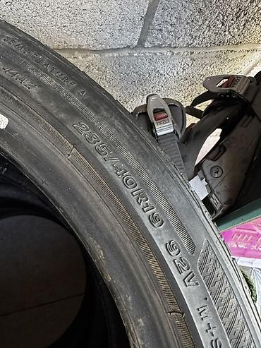 44 2: Комплект шин Bridgestone 235/40 R19 92V M+S пара хорошая, пара слабая — 2