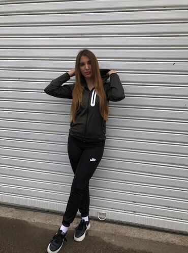 Gornji i donji deo: Likra
M - 2xl
3200 — 1