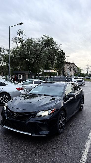 щвеный машина: Сдаю Toyota Camry, Посуточно, Без водителя, | Водительские права — 1