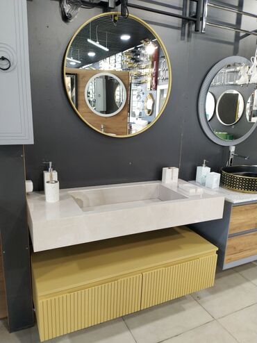 moydadır modelleri: Müasir vanna otağı üçün lavabo və güzgü dəsti - Dizayn: Minimalist və