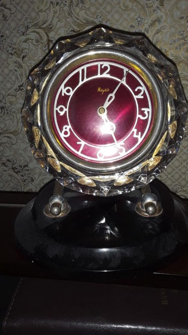 qızıl qol saatı: 1970 ilin xrustal saat antikvar