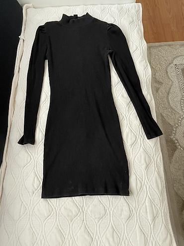 massimo dutti baletanke: Crna rebrasta haljina sa dugim rukavima i visokim okovratnikom. Model — 1