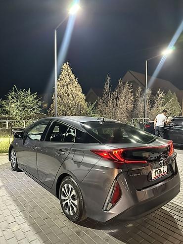 byd e6: Toyota Prius: 2020 г., Гибрид, Хэтчбэк — 7