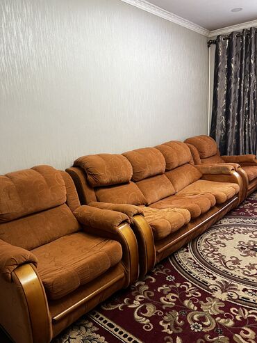 Другие мебельные гарнитуры: Отдам диван за 2500 с