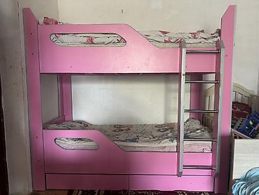 bunk bed: Двухъярусная детская кровать цвета розовый/серый. - Материал — 1