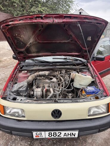 руль для скутера: Универсал Volkswagen Passat B3 красного цвета. Год 1991, куб