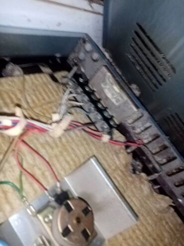 Šporeti i ugradne ploče: Elektricni sporet gorenje ringle rade, ima brzu ringlu, rerna greje — 13
