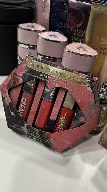 fenty: Fenty Beauty – Glossy Posse Mini Gloss Bomb Trio Məhsul: Dodaq — 1