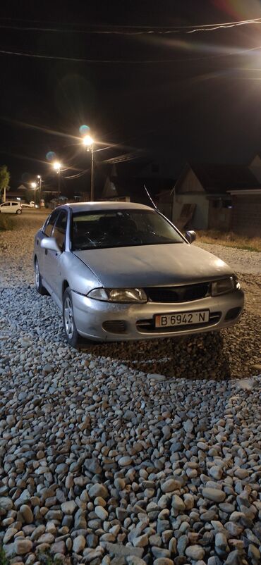 Mitsubishi: Mitsubishi Carisma: 1996 г., 1.6 л, Механика, Бензин, Хэтчбэк