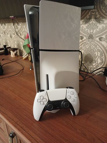 PS4 (Sony Playstation 4): PlayStation 5 (Diskli versiya) + DualSense idarəetmə pultu içində