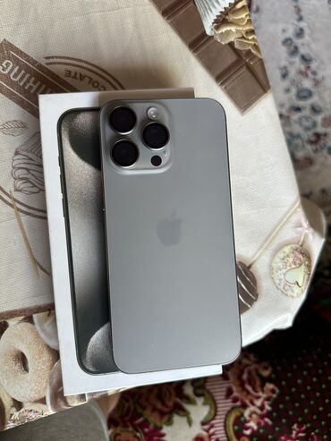 Apple iPhone: IPhone 15 Pro Max, Новый, 256 ГБ, Серебристый, Защитное стекло, Кабель, Коробка, 91 %