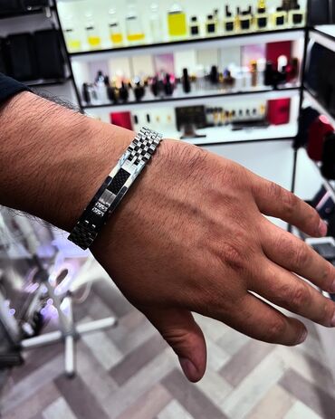 Bilərziklər: Bilərzik, Versace, Ünvandan götürmə — 15