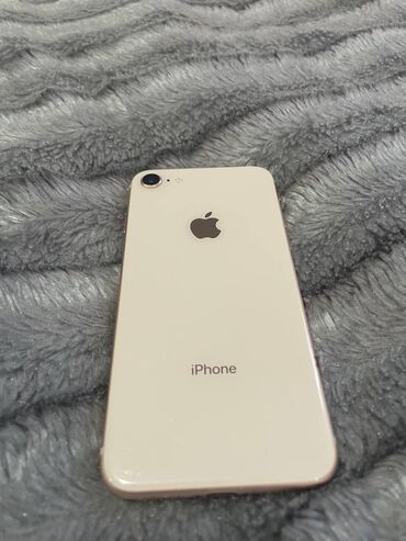 простушка телефон: IPhone 8, Б/у, 128 ГБ, Matte Gold, Чехол, 77 %