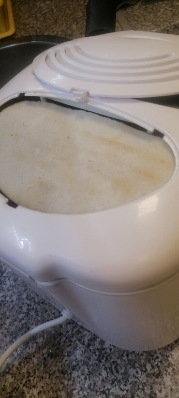 Kaloriferi: Friteza Bono manja kao nova je.
Dobra
 Mirjevo — 9