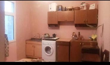 ev alqı satqısı və kirayəsi: Kirayə verilən 1 otaqlı həyət ev oğlanlar üçündür (mətbəx və sanitar — 4