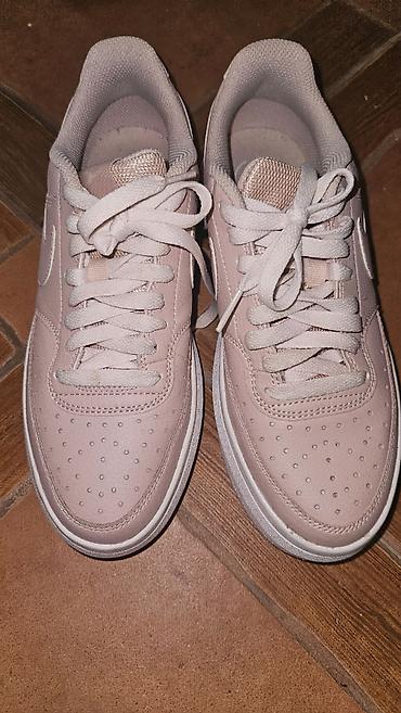 tref novi pazar: Nike air force u broju 39. Kao novo, par puta nošene. Svetlo roze — 3